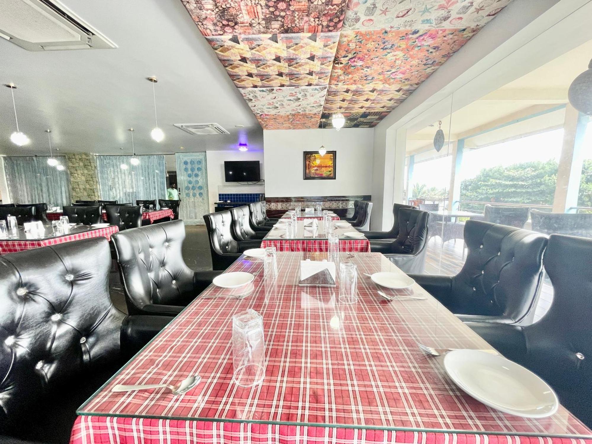 Hotel V-I Near Sea , Puri Private-Park -Gym-Spa Fully-Airconditioned-Hotel Lift-And-Parking-Facilities Breakfast-Included Bagian luar foto