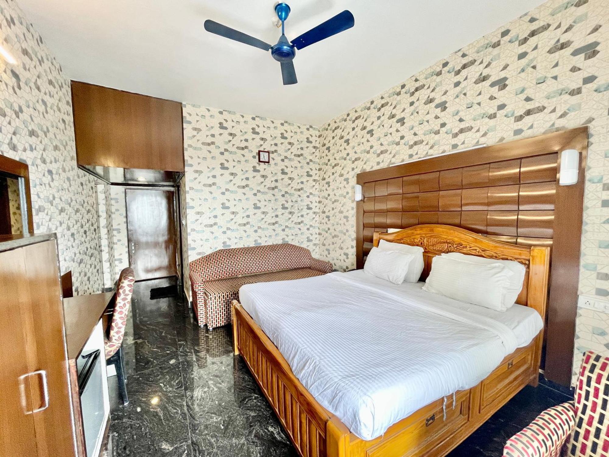 Hotel V-I Near Sea , Puri Private-Park -Gym-Spa Fully-Airconditioned-Hotel Lift-And-Parking-Facilities Breakfast-Included Bagian luar foto