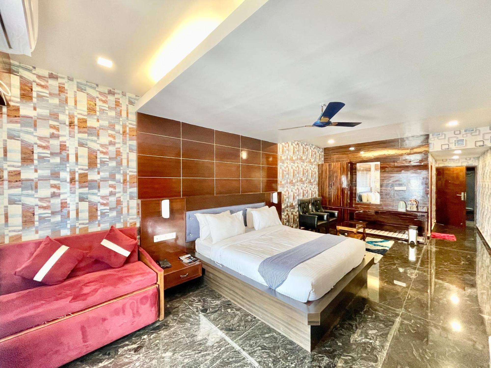 Hotel V-I Near Sea , Puri Private-Park -Gym-Spa Fully-Airconditioned-Hotel Lift-And-Parking-Facilities Breakfast-Included Bagian luar foto