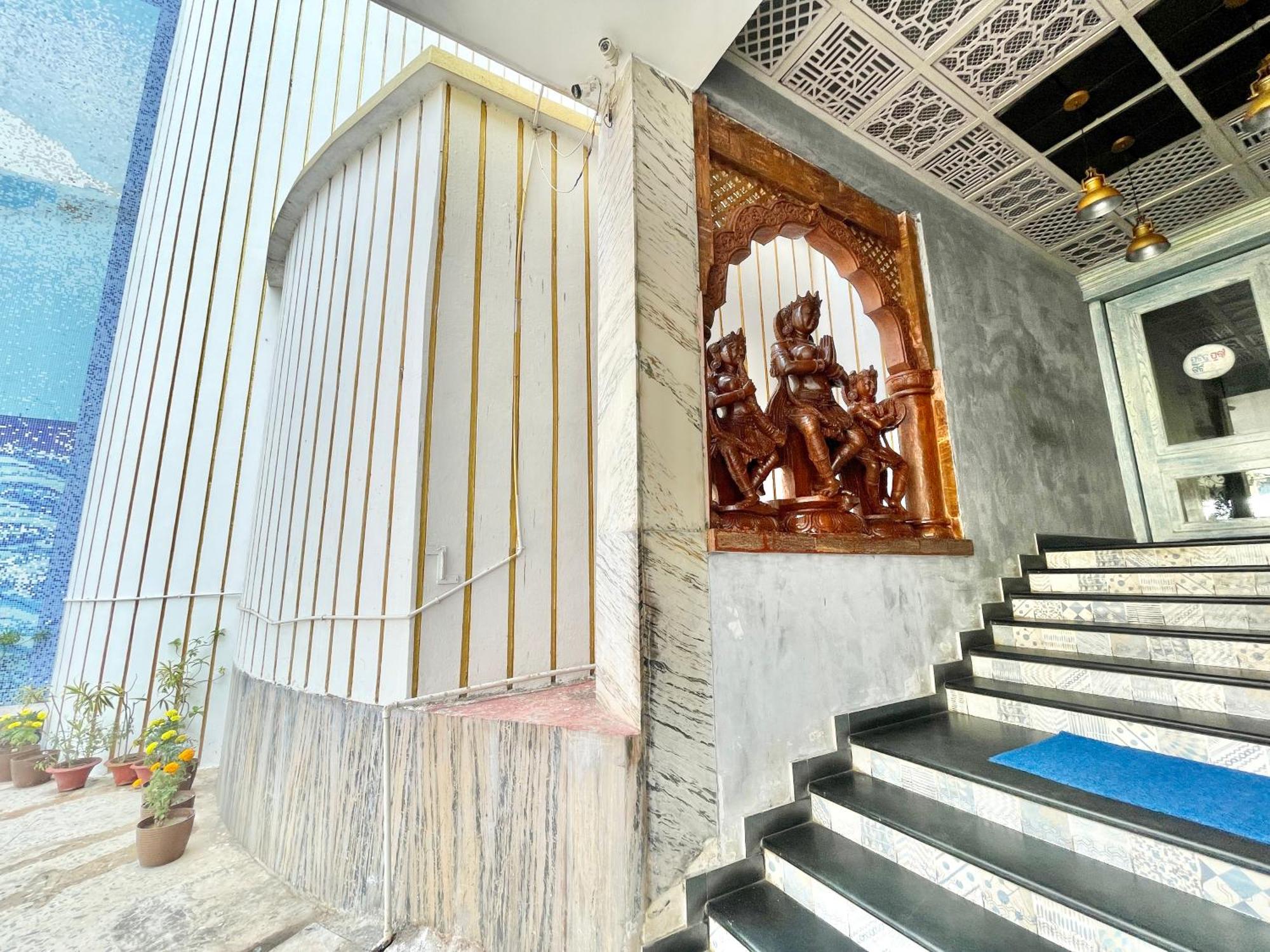 Hotel V-I Near Sea , Puri Private-Park -Gym-Spa Fully-Airconditioned-Hotel Lift-And-Parking-Facilities Breakfast-Included Bagian luar foto