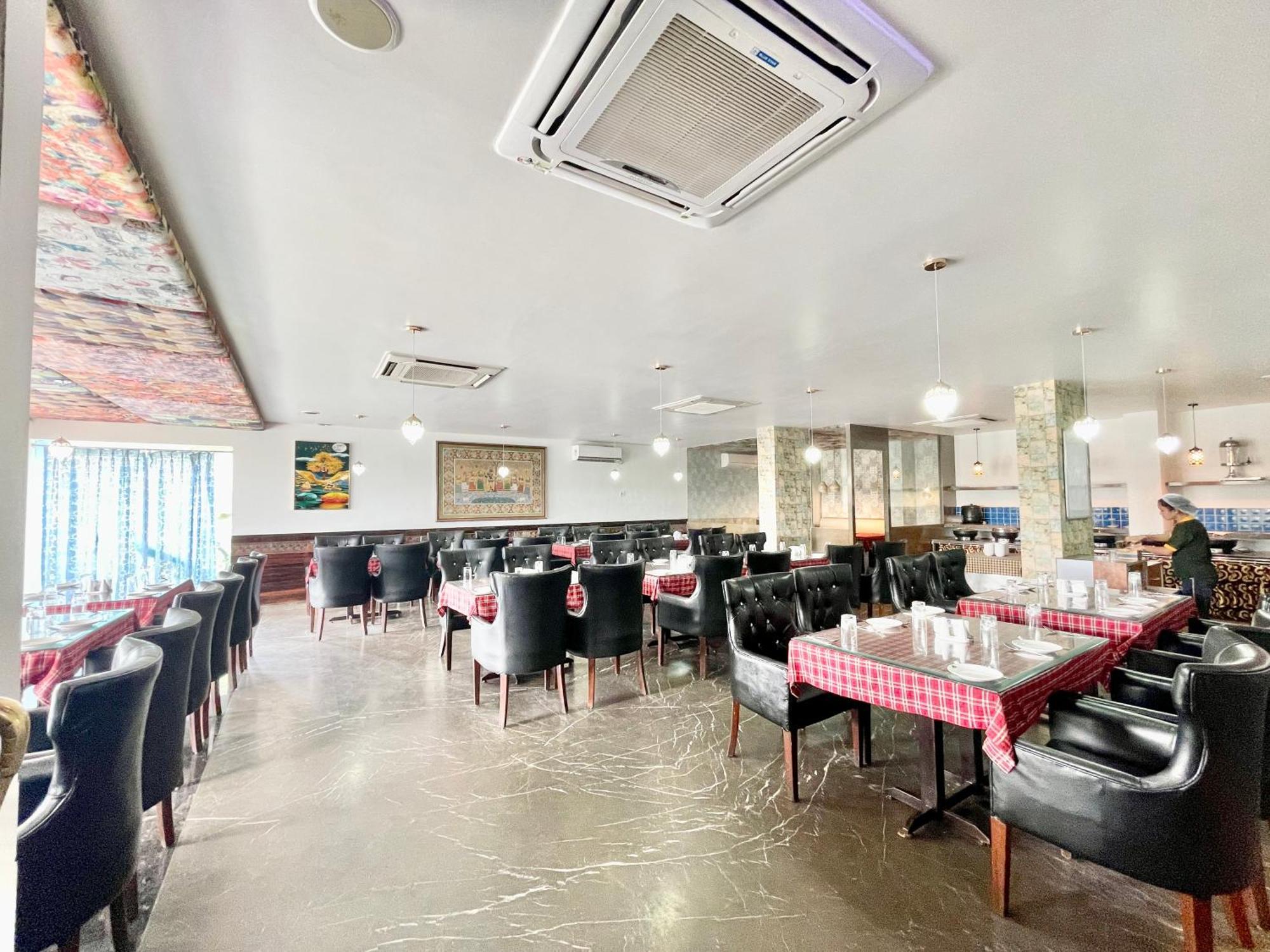 Hotel V-I Near Sea , Puri Private-Park -Gym-Spa Fully-Airconditioned-Hotel Lift-And-Parking-Facilities Breakfast-Included Bagian luar foto