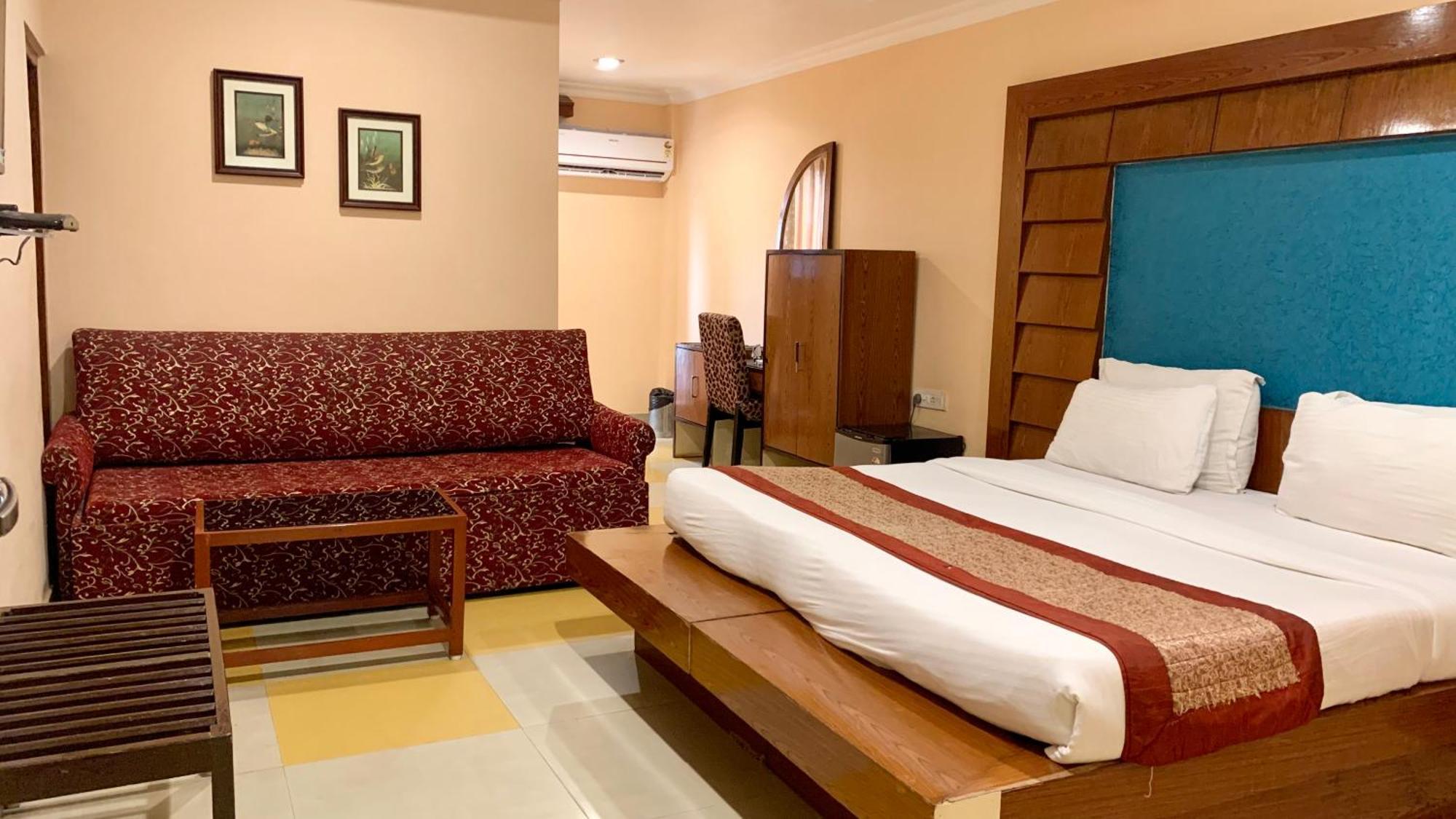 Hotel V-I Near Sea , Puri Private-Park -Gym-Spa Fully-Airconditioned-Hotel Lift-And-Parking-Facilities Breakfast-Included Bagian luar foto
