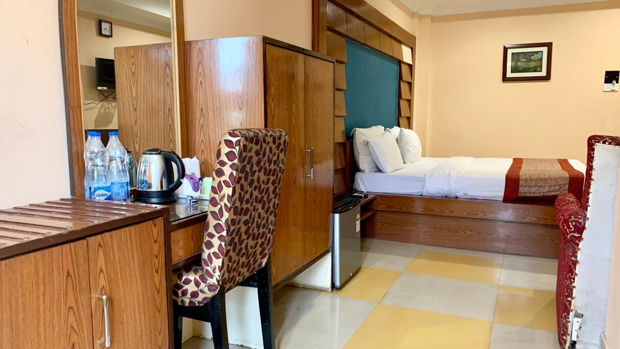 Hotel V-I Near Sea , Puri Private-Park -Gym-Spa Fully-Airconditioned-Hotel Lift-And-Parking-Facilities Breakfast-Included Bagian luar foto