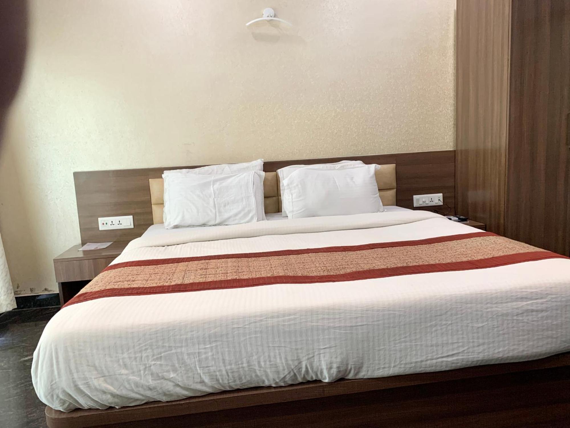 Hotel V-I Near Sea , Puri Private-Park -Gym-Spa Fully-Airconditioned-Hotel Lift-And-Parking-Facilities Breakfast-Included Bagian luar foto
