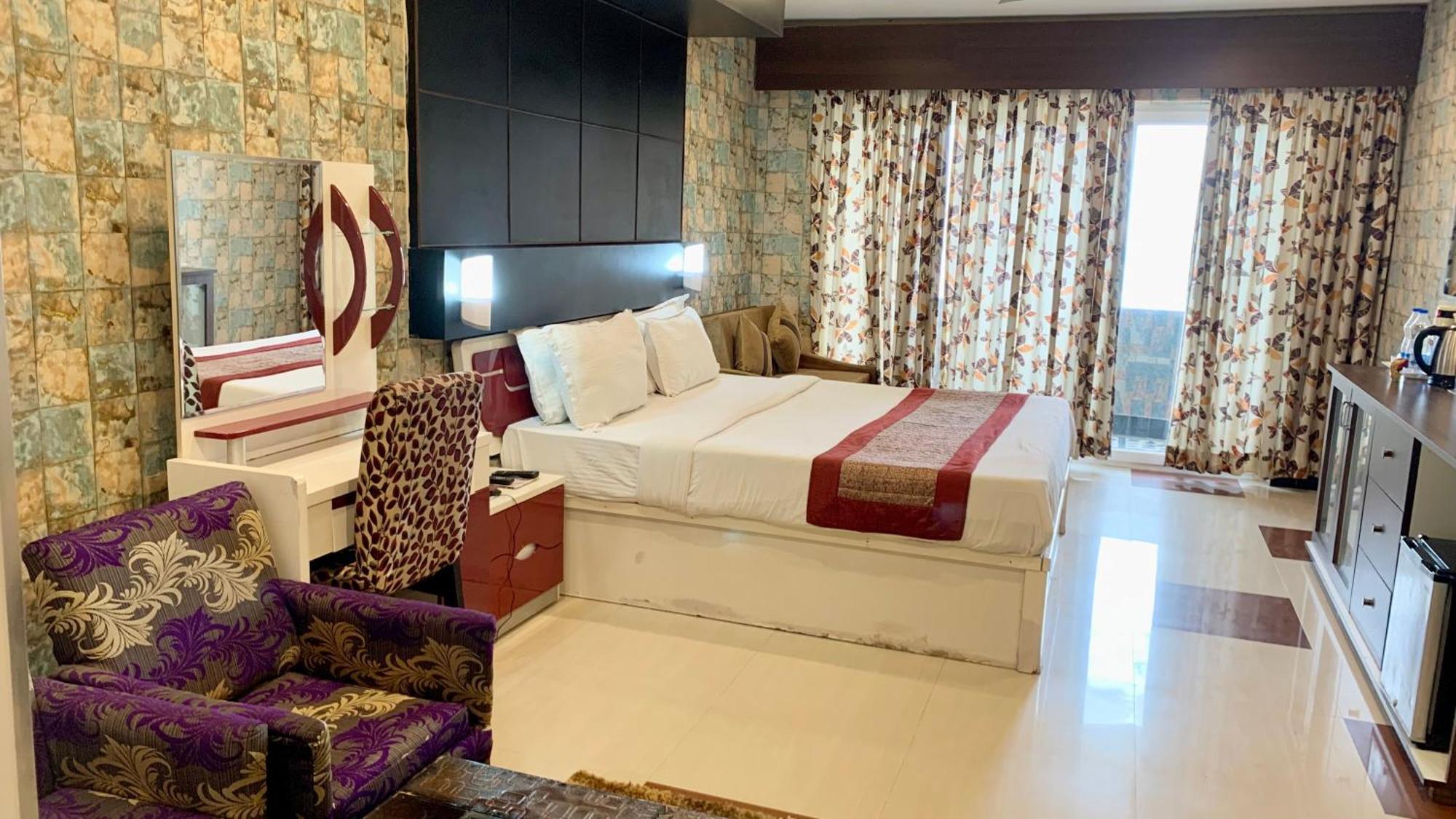 Hotel V-I Near Sea , Puri Private-Park -Gym-Spa Fully-Airconditioned-Hotel Lift-And-Parking-Facilities Breakfast-Included Bagian luar foto