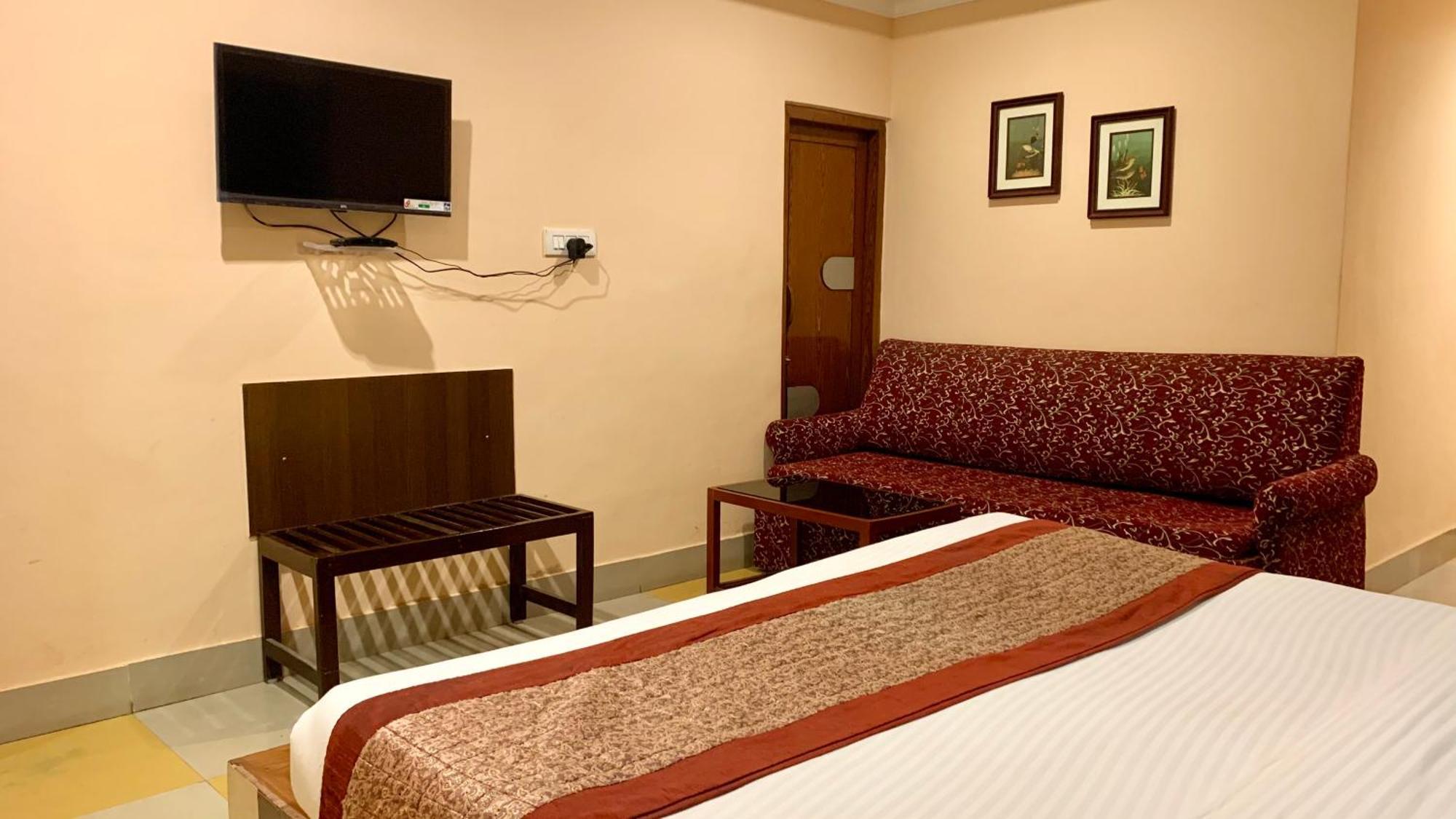 Hotel V-I Near Sea , Puri Private-Park -Gym-Spa Fully-Airconditioned-Hotel Lift-And-Parking-Facilities Breakfast-Included Bagian luar foto